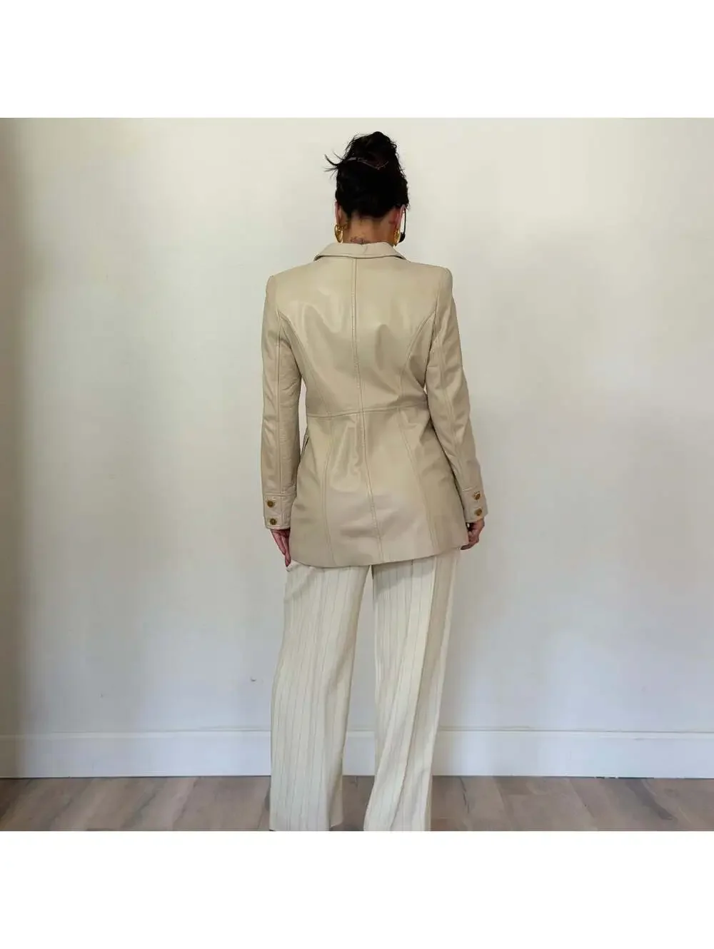 Escada - Picture 8 of 8